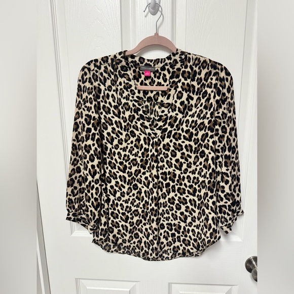 VINCE CAMUTO Leopard Print V-Neck Blouse Small - Picture 4 of 4